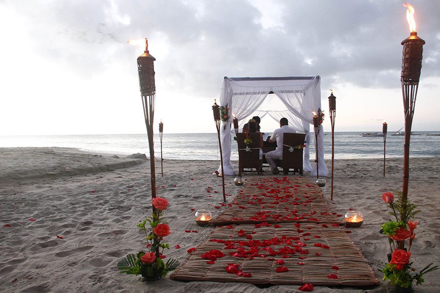 Locaciones Exclusivas para Bodas en Playa Parguito: Un Sueño Hecho Realidad