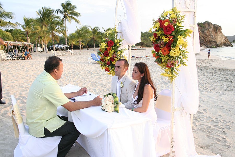 Agrupaciones musicales para bodas Saxofonista romántico playa Contratar saxofonista Margarita